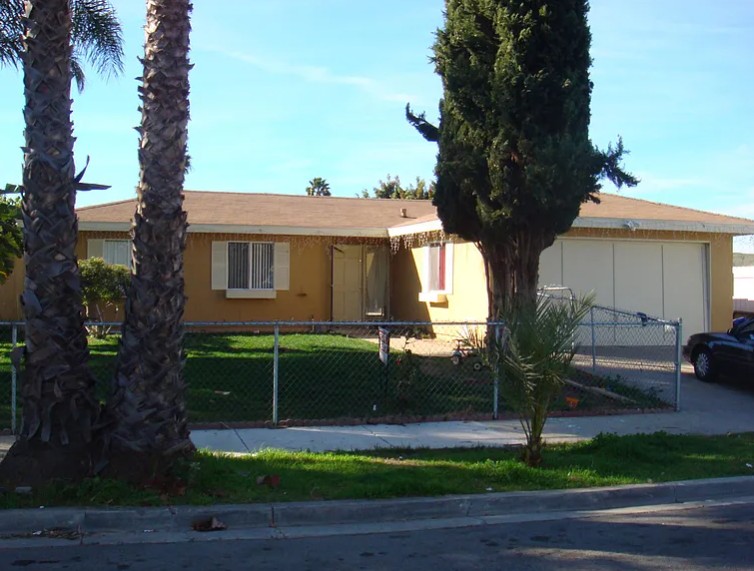 649 Parker St - Photo 1
