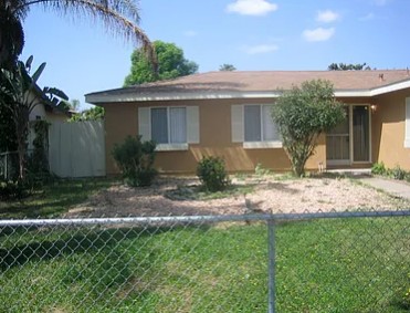 649 Parker St - Photo 2