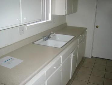 649 Parker St - Photo 3